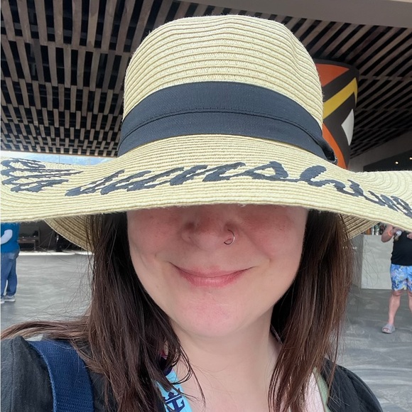 Meet your Posher, Jessica - Picture 3 of 3